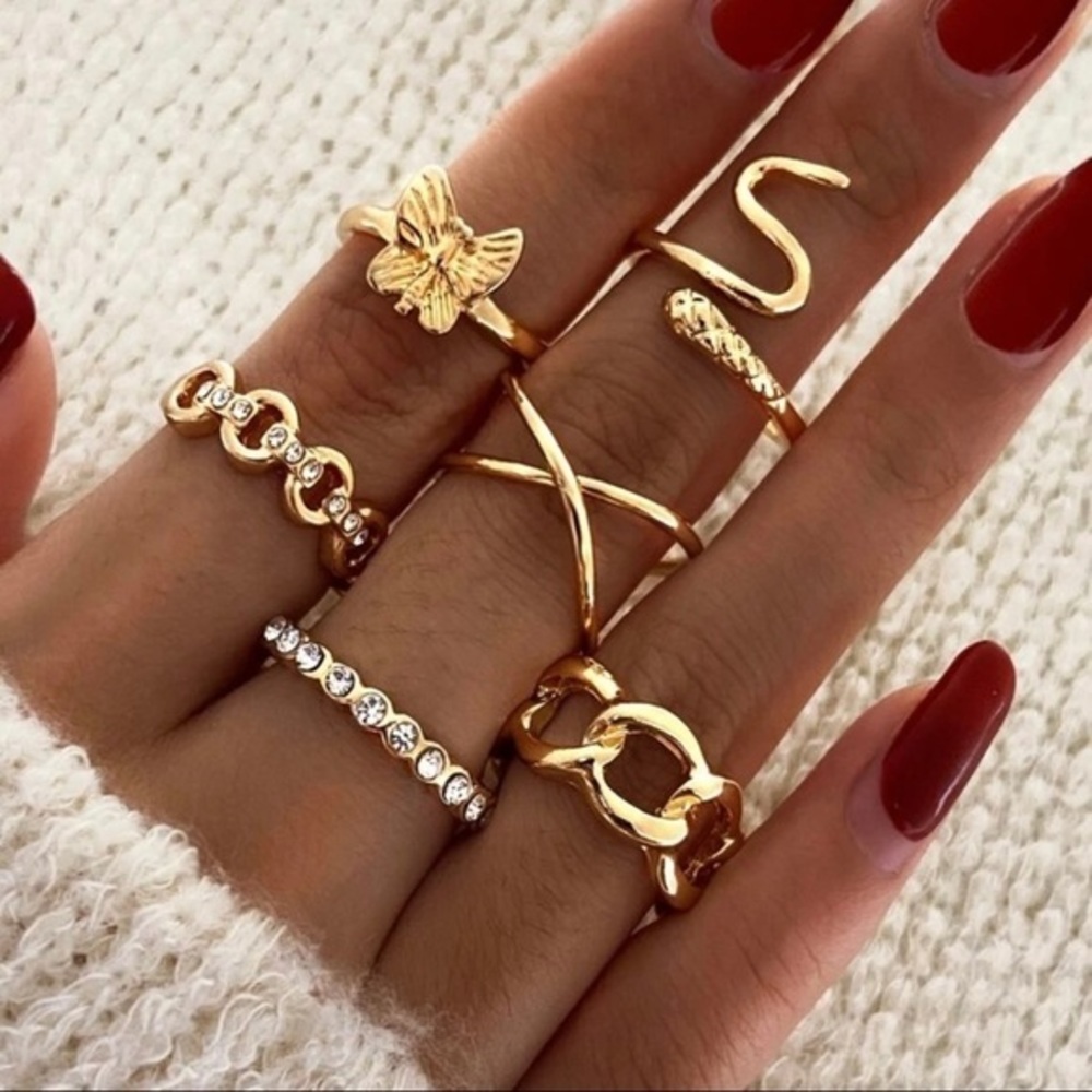 3/$30 💛 Dainty Ring Set